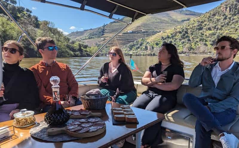 Billet Au départ de Porto : dégustations dans deux caves, déjeuner du chef et excursion en bateau.
