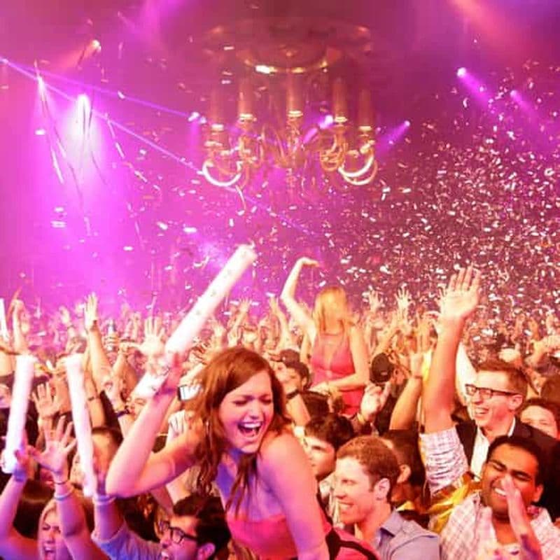 Billet Las Vegas : Tournée des clubs en Party Bus avec boissons gratuites
