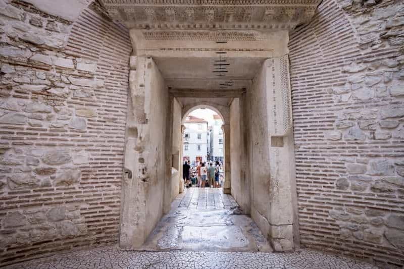 Billet Split : Visite de Game of Thrones avec la cave du palais de Dioclétien