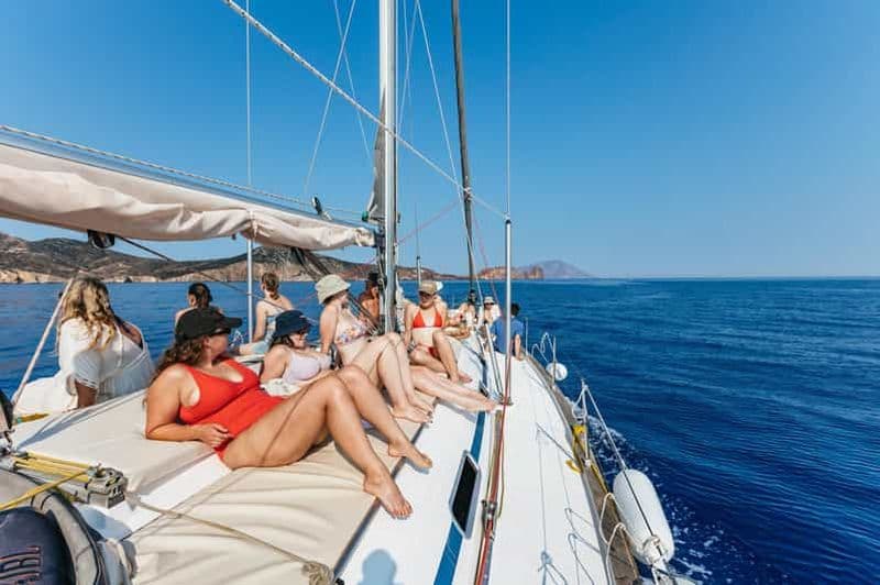 Billet Milos : croisière à Kleftiko avec repas, boissons et photos à Sykia