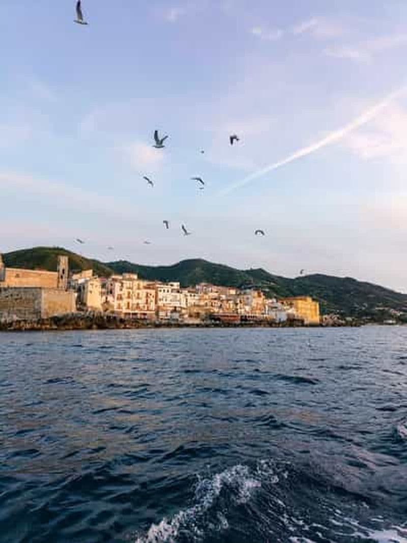 Billet Cefalù : Mini Yacht avec arrêts plongée, grottes et apéritif