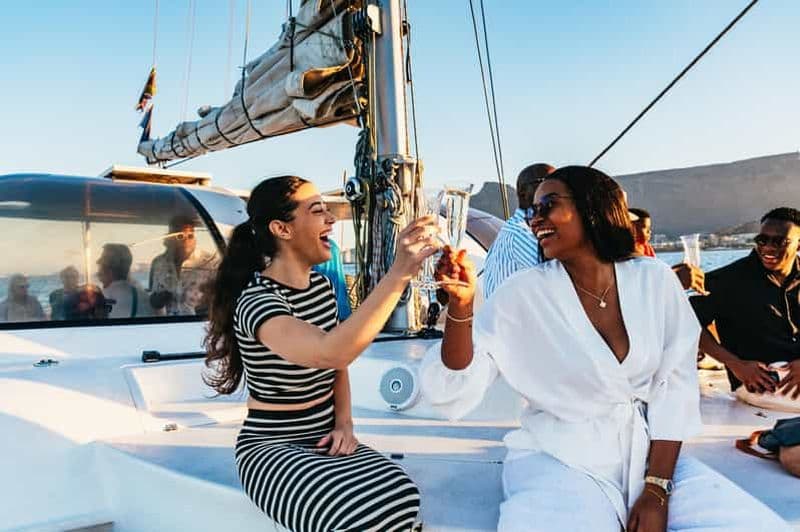 Billet Le Cap : Croisière en catamaran au coucher du soleil sur la baie de Table avec bulles d'air