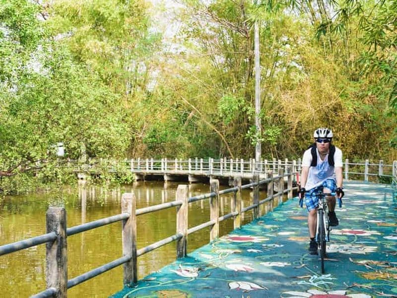 Billet Bangkok : Marché de Khlong Toei et visite de l'île de Bang Krachao à vélo
