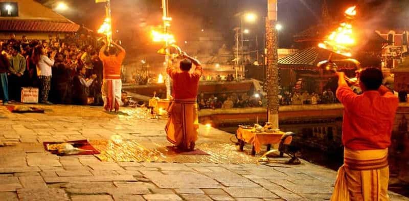 Billet Katmandou : Visite du temple de Pashupatinath en soirée (Aarati)