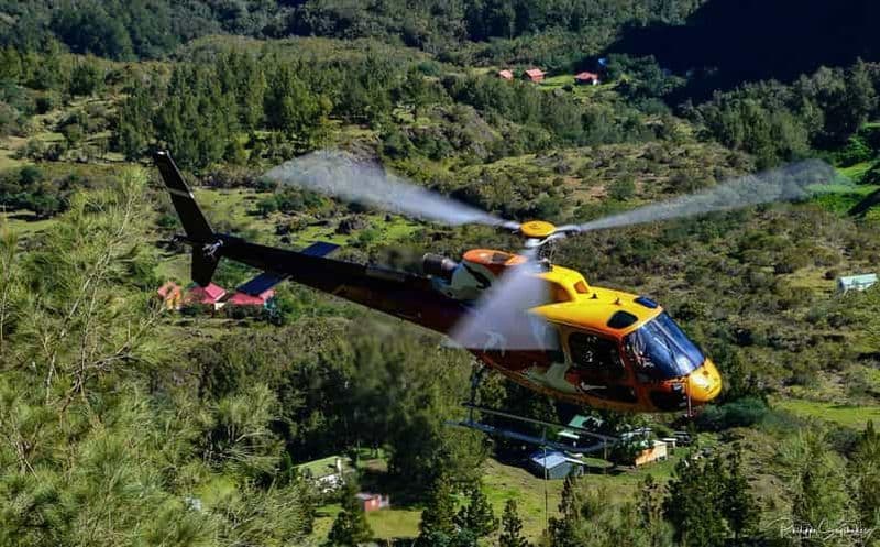 Billet Depuis St Pierre, survol en hélicoptère des 3 cirques de la Réunion