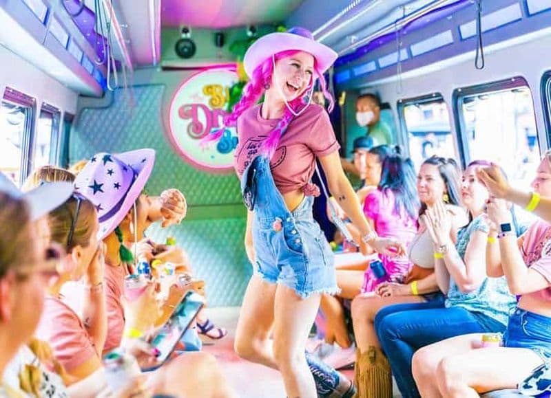 Billet Nashville : Drag Queen Party Bus avec jeux, danse et spectacle de drag queens