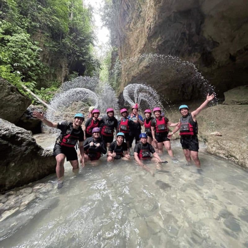 Billet Cebu : aventure de canyoning aux chutes de Kawasan avec déjeuner