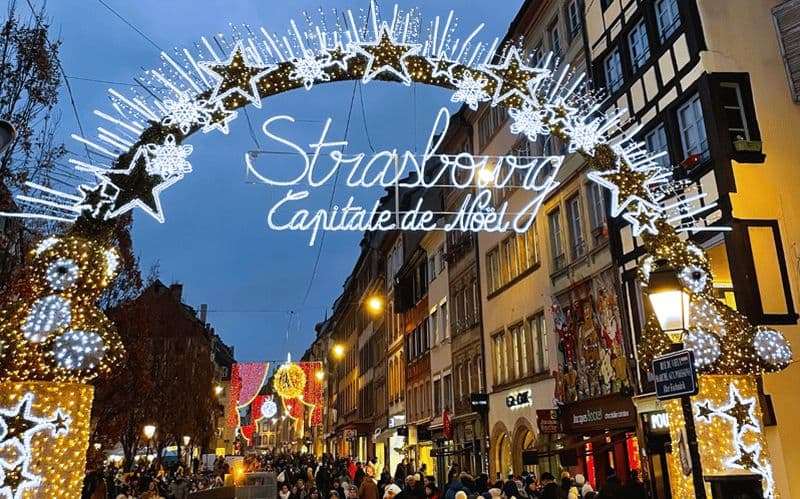 Billet Strasbourg : visite à pied des marchés de Noël avec vin chaud