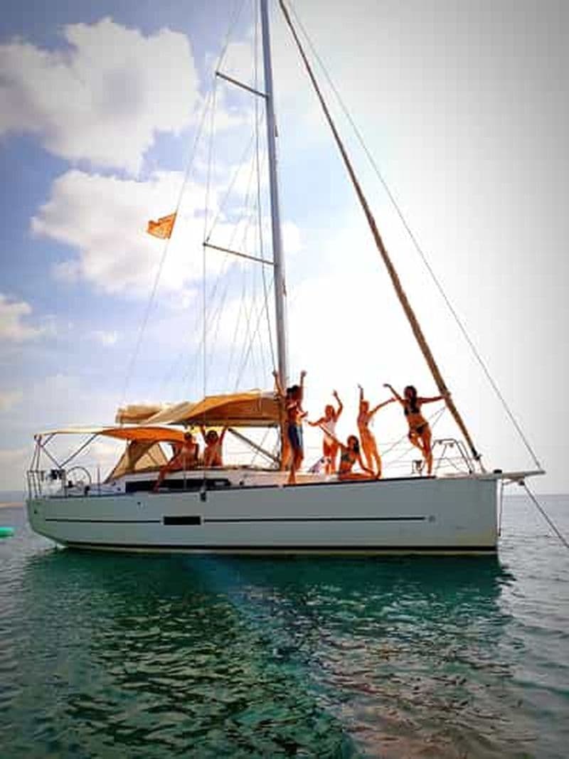 Billet Alghero : Croisière quotidienne à la voile avec déjeuner à bord