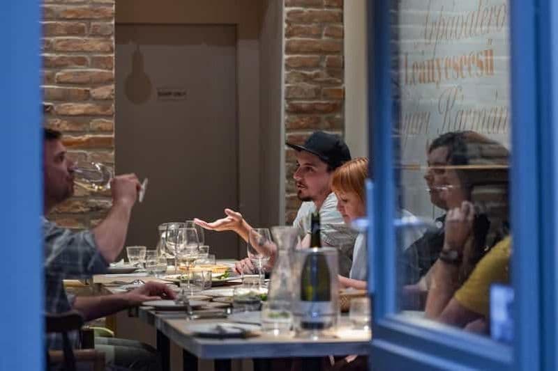 Billet Promenade culinaire, œnologique et historique dans le quartier du palais en soirée