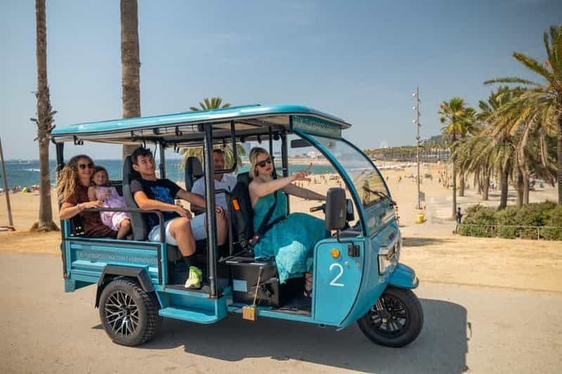 Billet Visite privée de 1h30 de Barcelone et de ses plages en tuk-tuk