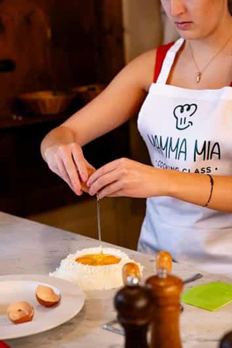 Billet Florence : cours de cuisine pour apprendre à préparer des pâtes et du tiramisù avec vin à volonté