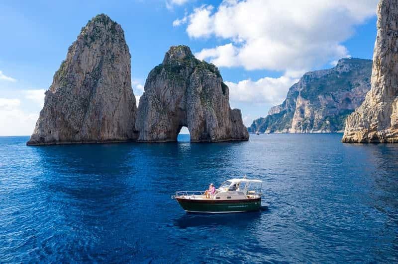 Billet Au départ de Sorrente : Tour en bateau vers l'île de Capri et la Grotte Bleue