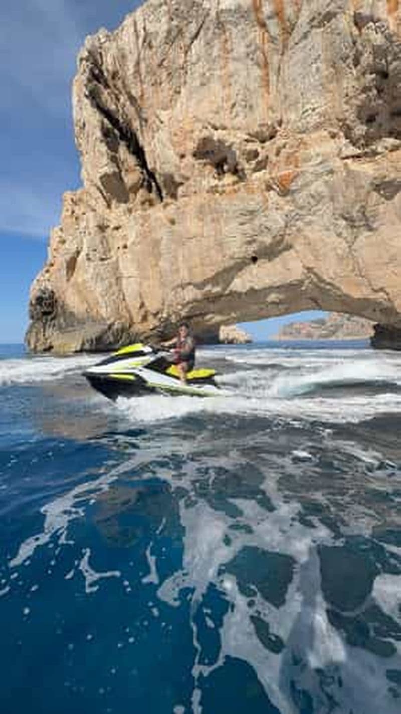 Billet Excursion en jet ski d'une heure sans permis requis.