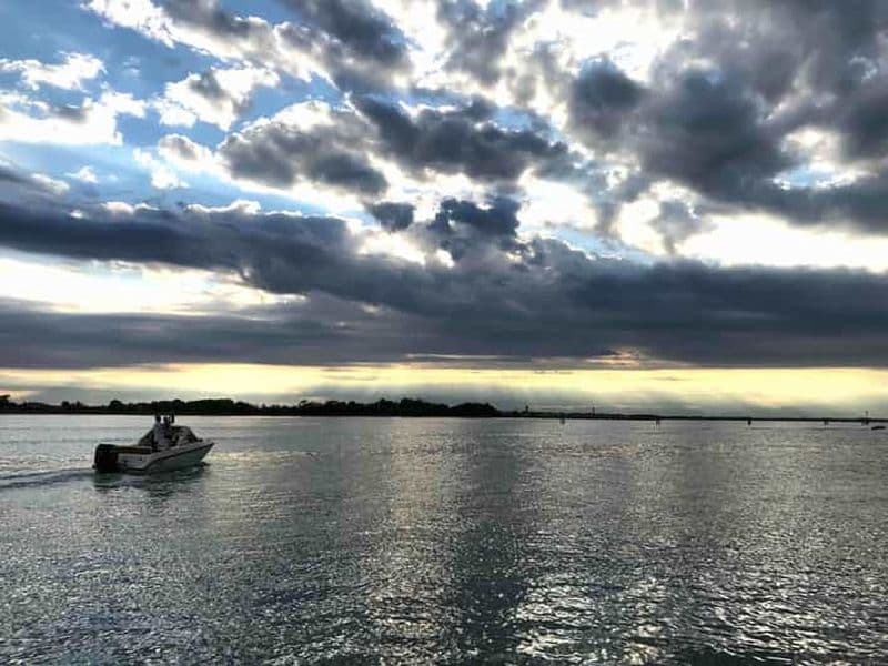 Billet Venise : excursion en bateau entre murmures d'eau et lumière, une réalité à découvrir.