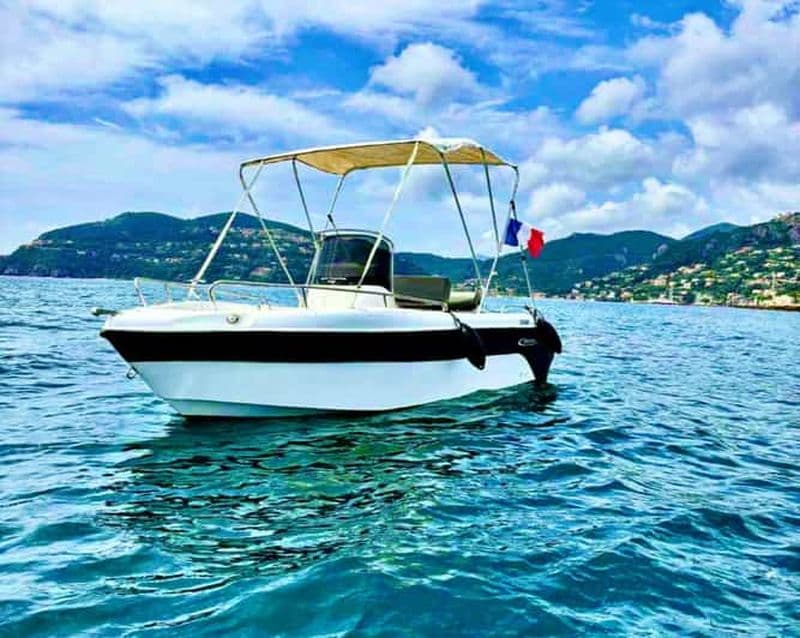 Billet Cannes : Promenade en bateau sans permis vers les îles de Lérins