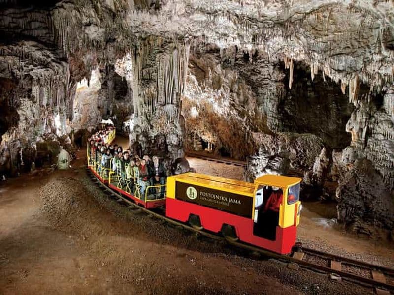 Billet Au départ de Ljubljana : Grotte de Postojna et château de Predjama (demi-journée)