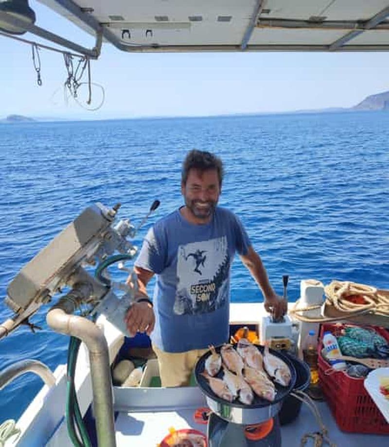 Billet Hydra : journée complète de pêche et de navigation avec déjeuner en option