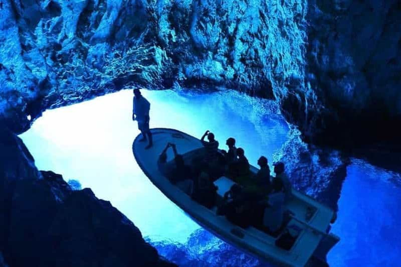Billet Kotor : visite de la grotte bleue, des tunnels sous-marins et de Notre-Dame-du-Rocher
