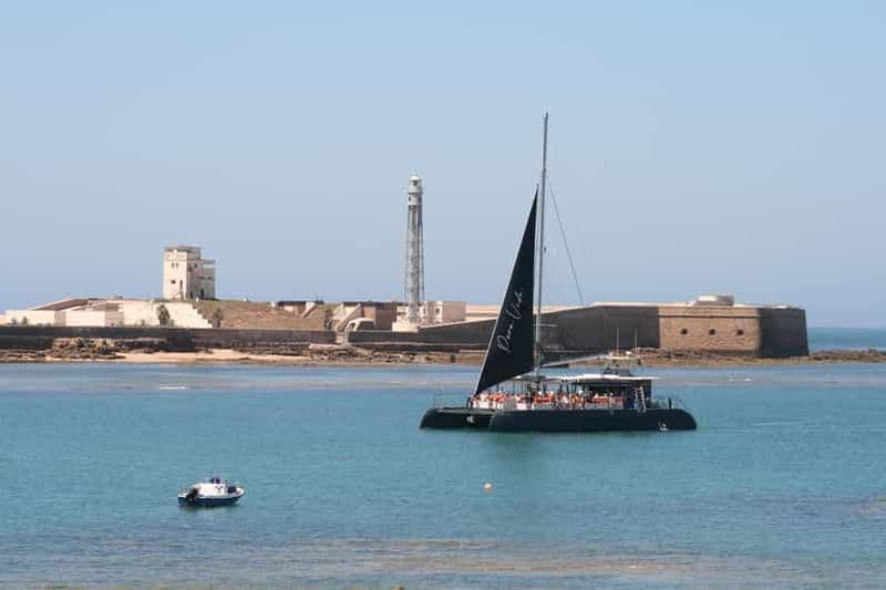 Billet Cádiz : excursion en catamaran dans la baie de Cadix avec un hôte