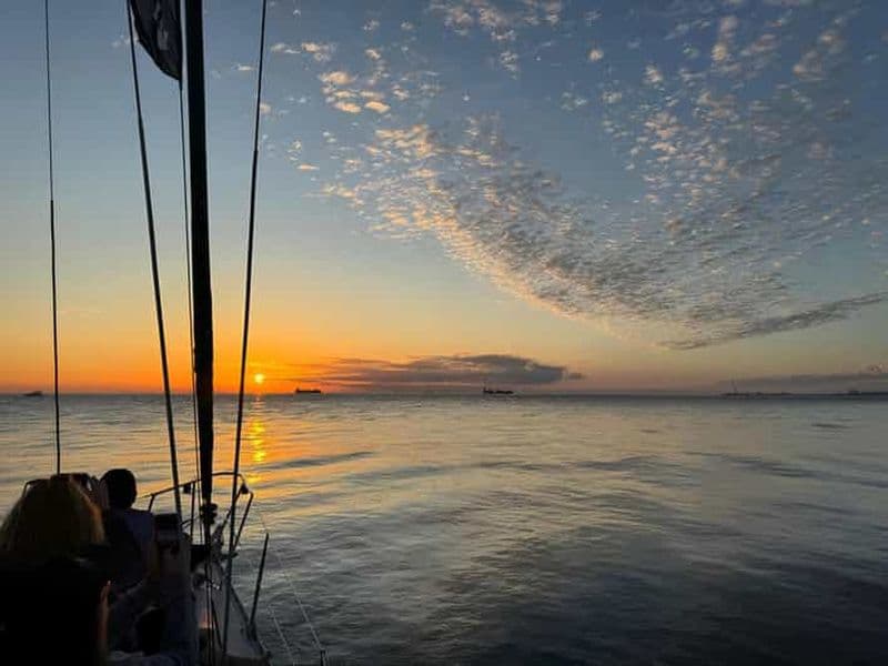 Billet Porto : Best Exclusive Charming Sailboat Sunset (coucher de soleil en bateau à voile)