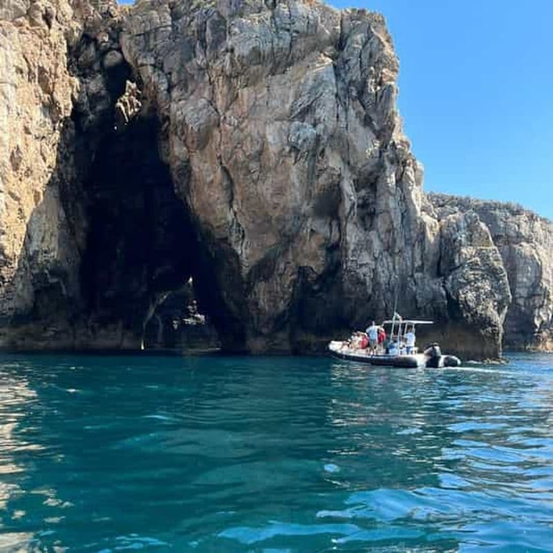 Billet Sesimbra : visite des grottes d'Arrábida et d'Espichel, et snorkeling