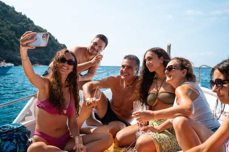 Billet Riomaggiore : location de bateau avec chauffeur et apéritif