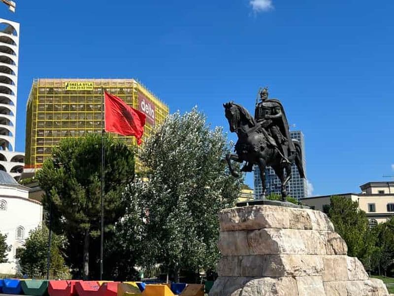 Billet Tirana : Visite guidée à pied express avec un guide