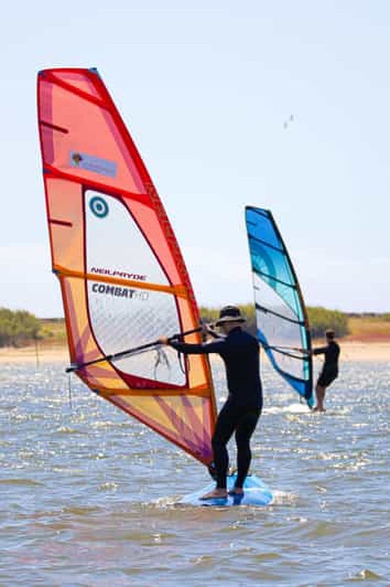 Billet Porto : Cours de planche à voile pour tous les niveaux