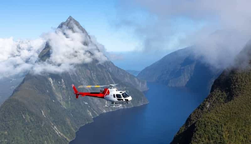 Billet Queenstown : Croisière commentée dans le Milford Sound et tour des Alpes en hélicoptère