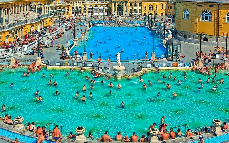 Billet Thermes de Széchenyi : Billets d'entrée avec casiers ou cabine privée et option accès rapide