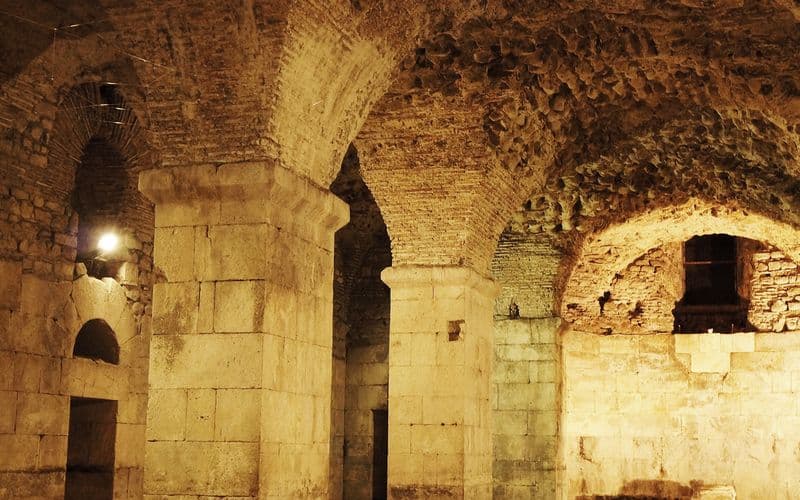 Billet Split : tour Game of Thrones avec la cave de Dioclétien