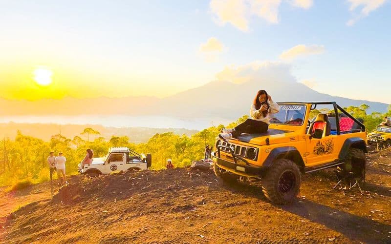 Billet Excursion guidée en jeep au lever du soleil sur le mont Batur avec exploration de la lave noire, petit-déjeuner et navettes hôtels