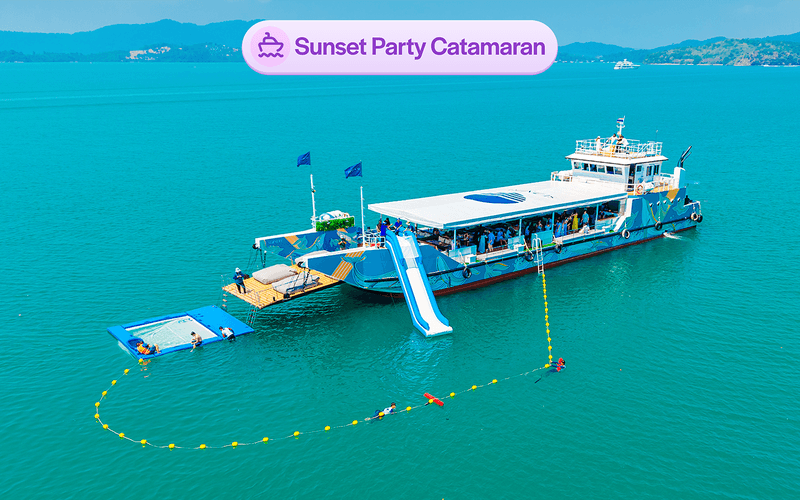 Billet Au départ de Phuket : Croisière au coucher du soleil sur l'île de James Bond et dans la baie de Phang Nga en catamaran de luxe avec repas et transferts