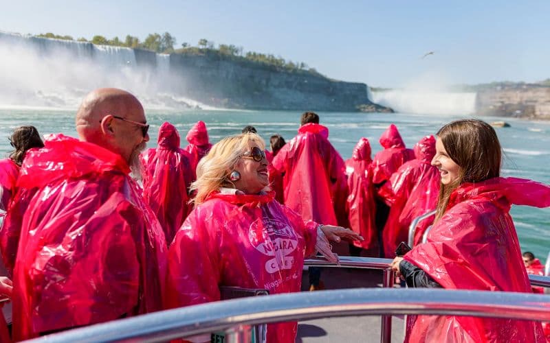 Billet Croisière Hornblower aux chutes du Niagara (Canada), voyage derrière les chutes avec visite guidée