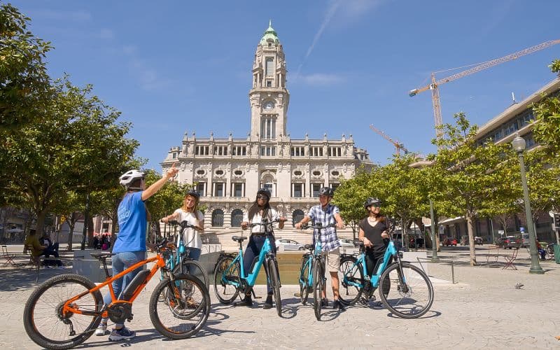 Billet Visite guidée de 3 heures de la vieille ville et des quais à vélo