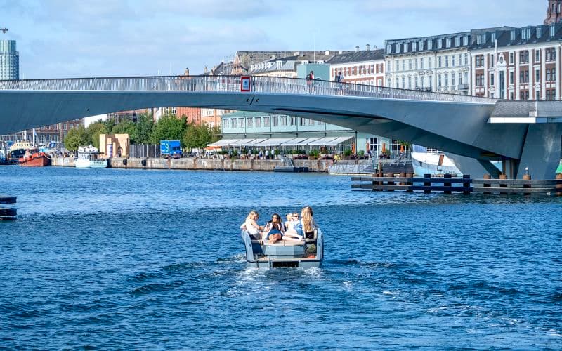 Billet Croisière sur les canaux de Copenhague en petit groupe sur des bateaux électriques