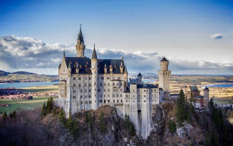 Billet Visite guidée Premium du château de Neuschwanstein et du château de Linderhof avec navettes depuis Munich et billets d'entrée