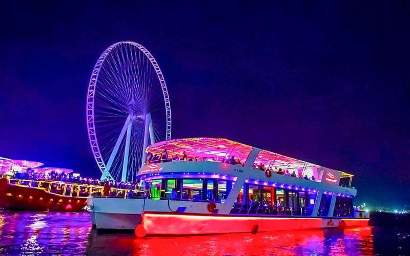 Billet À partir de la marina de Dubaï : 1 h 30 de croisière au coucher du soleil/dîner-croisière avec open bar, musique directe et buffet international.
