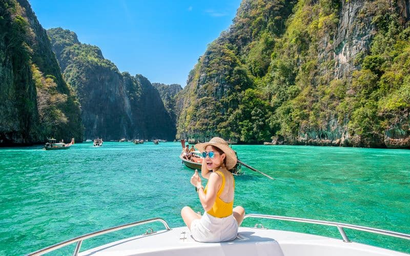 Billet Depuis Krabi : Visite 1 journée Îles Phi Phi et Bamboo Island en hors-bord avec déjeuner et navettes