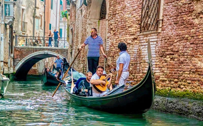 Billet Promenade en gondole sur le Grand Canal de Venise avec sérénade