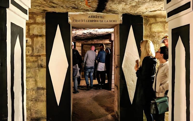 Billet Catacombes de Paris : Visites en petit groupe avec accès prioritaire Visite touristique