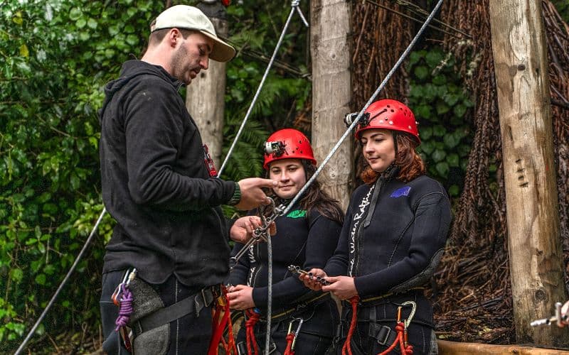 Billet Rafting en eaux noires et descente en rappel dans la grotte de Ruakuri, avec guide