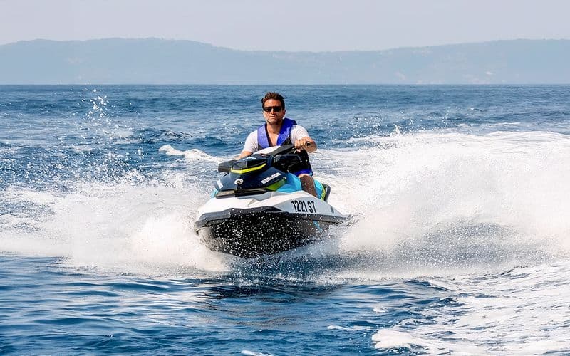 Billet Safari en jet ski à Split avec transfert en bateau rapide et pause plage
