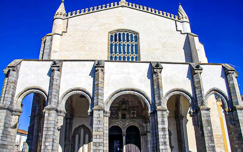 Billet Visite guidée en petit groupe d'une journée complète d'Évora et du cromlech des Almendres au départ de Lisbonne