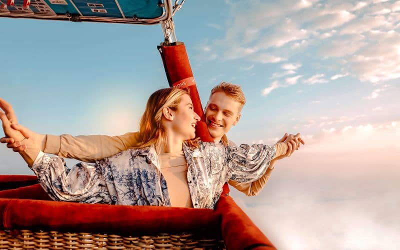 Billet Vol en montgolfière à Dubaï au lever du soleil pour 2 personnes avec navettes