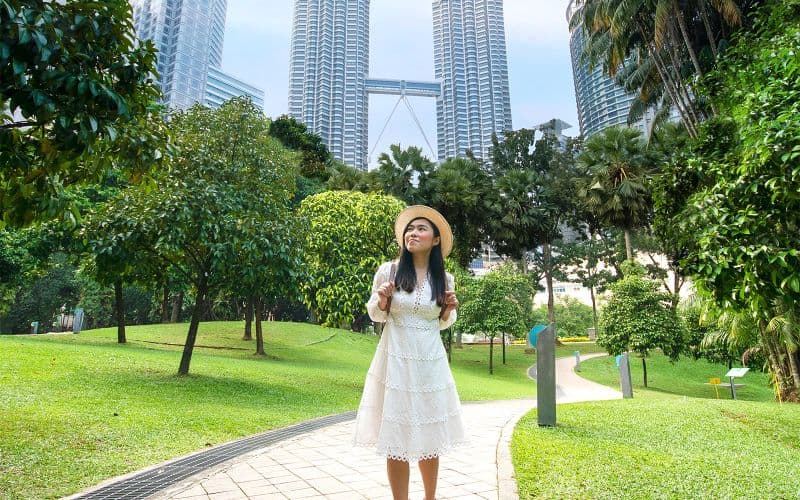 Billet Photoshoot professionnel à l'extérieur des tours Petronas