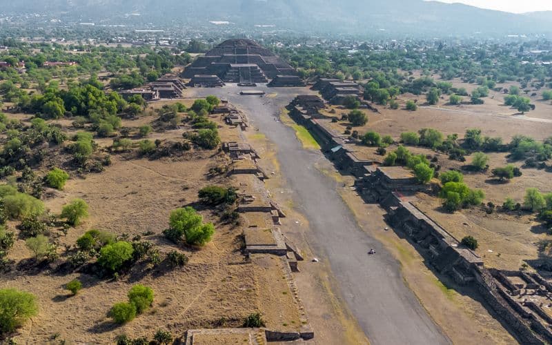 Billet Depuis Mexico : Excursion en petit groupe aux pyramides de Teotihuacán et à la grotte préhispanique, avec navettes