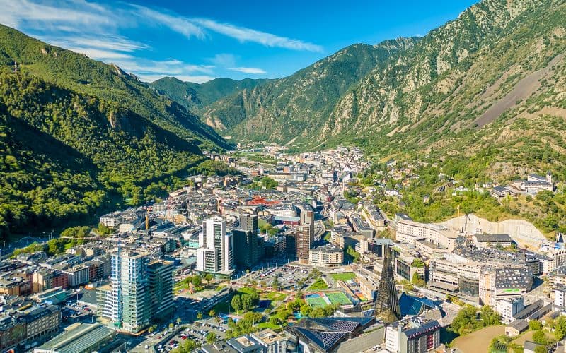 Billet À partir de Barcelone : Excursion guidée d'une journée en Andorre, en France et en Espagne