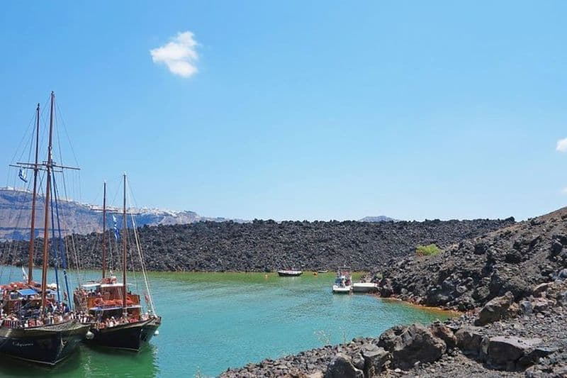 Billet Croisière autour des îles volcaniques et des eaux thermales à Santorin